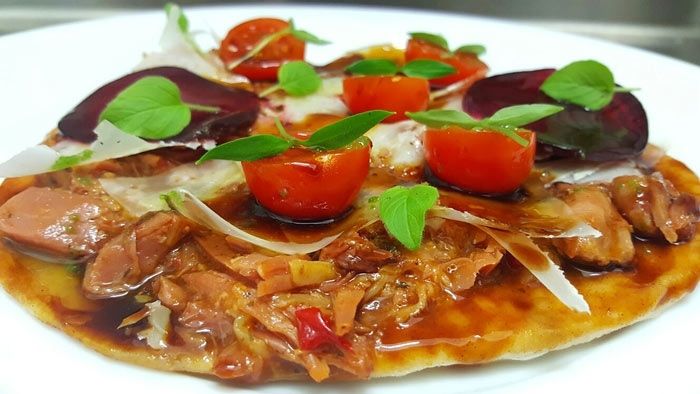 Pizza al vapor de cochinillo pibil
