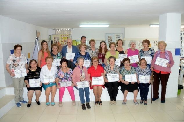 25 personas mayores de Palos aprenden técnicas para facilitar el recuerdo y conservar la memoria