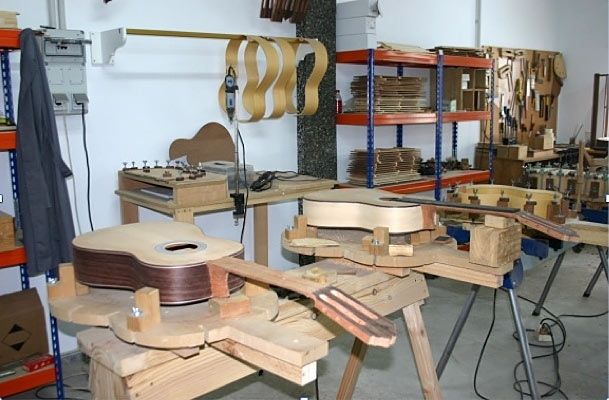 'Intento innovar para sacar un sonido diferente a mis guitarras'