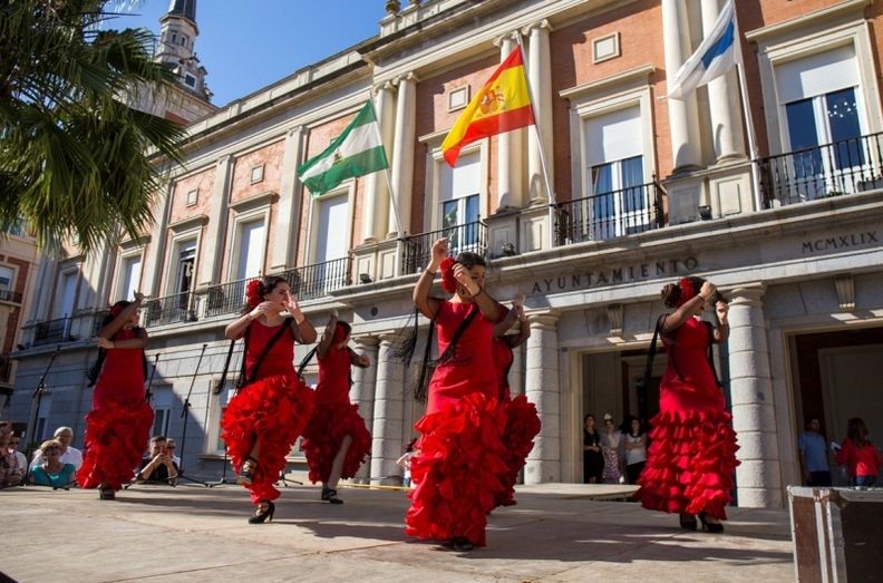 'Cultura en los Barrios' muestra por primera vez sus trabajos en plena calle
