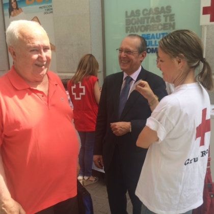 El voluntariado de Cruz Roja anima a la participación en el Sorteo de Oro 2016
