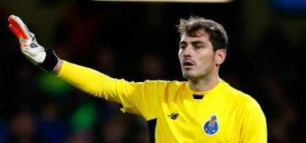 Iker Casillas: 'Entre todos tenemos que intentar ayudar al Recre y a todos sus seguidores'