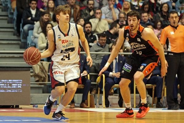 Fran Cárdenas continuará un año más en la ACB al renovar su contrato con el Obradoiro