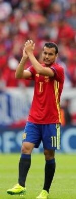 La camiseta del internacional español Pedro se sorteará junto a la de Zambrano
