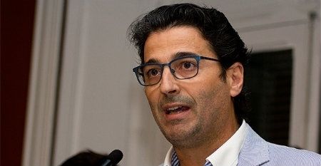 Cabrera, crítico: 'Pasan los días y la mayoría de las empresas onubenses miran para otro lado'