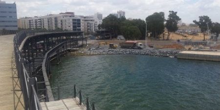 Mesa de la Ría cree que el paseo marítimo 'supone una nueva herida al muelle embarcadero de minerales'