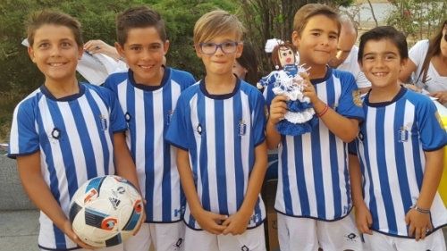 Iván Rosado y un grupo de amigos del Benjamín B de la Fundación Recre, nuevos Capitanes del Decano