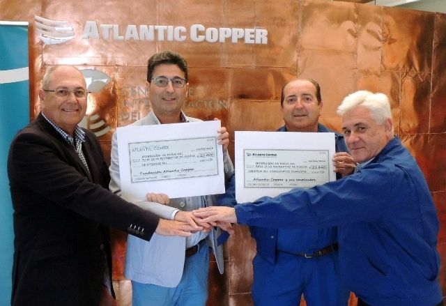 Atlantic Copper y su Fundación entregan más de 46.000 euros a la campaña de salvación del Recreativo