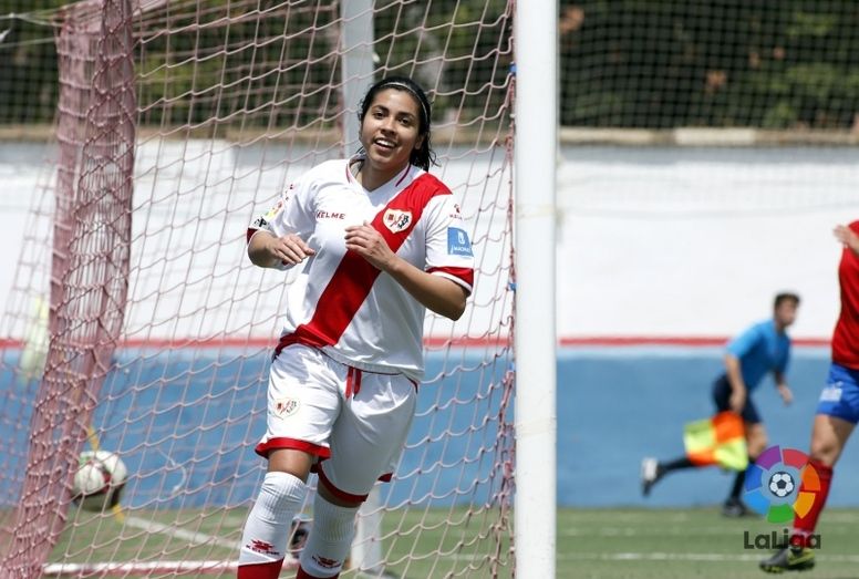 La ex del Rayo Analu refuerza el ataque del Sporting