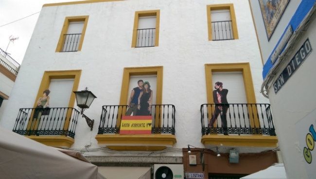 El centro de Ayamonte se convierte en un museo al aire libre gracias a la iniciativa 'Balconarte'