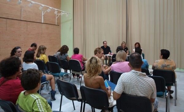 Aljaraque inaugura sus nuevos talleres de teatro y pintura