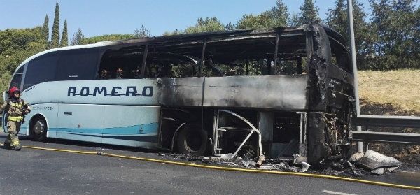 El incendio de un autocar de la empresa Romero provoca retenciones en sentido Huelva