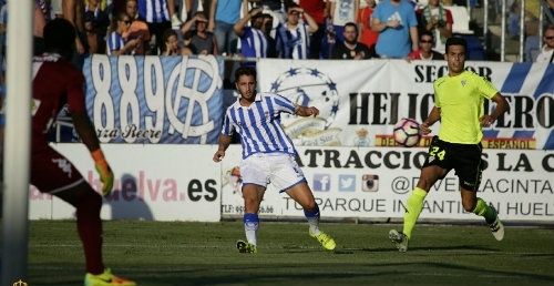 Manu Torres sorprende al Córdoba y Rubén detiene tres penaltis (1-0)