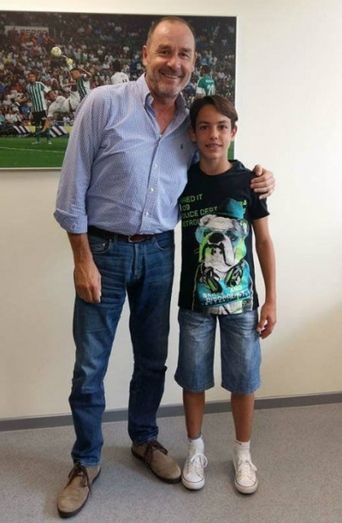 El CD Pinzón se lleva su trofeo ante el Recre B en los penaltis