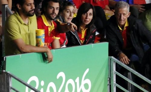 Carolina Marín ya aguarda en Río a 'las top-10 mundiales' arropada por su familia
