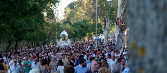 La Virgen de la Cinta reposa ya en la Concepción tras un multitudinario traslado