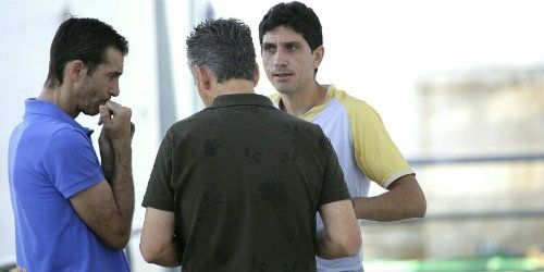 Cónclave entre Toledano, Ceballos y Pavón antes del entrenamiento