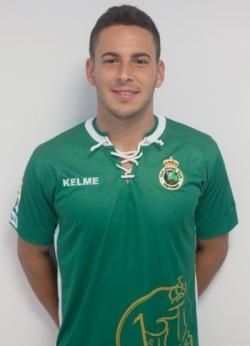 El meta onubense Sergio Pérez se ejercita con el Decano