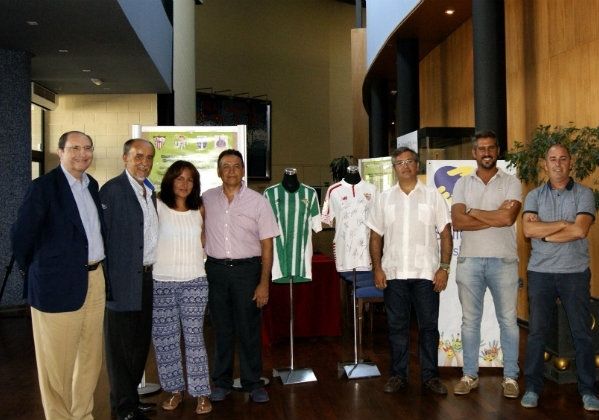 Veteranos, artistas y periodistas disputarán un tringular de fútbol a beneficio del Comedor Manos Solidarias de Isla Cristina