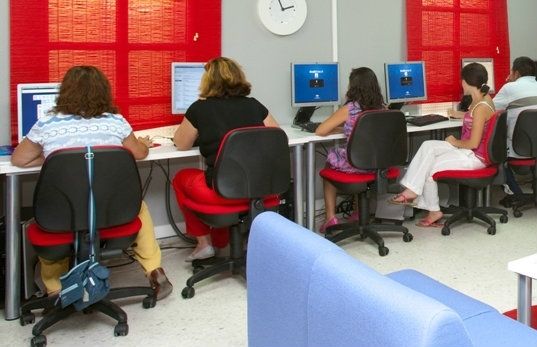 Los 83 centros de la provincia de la Red Guadalinfo inician su programación con 176 actividades