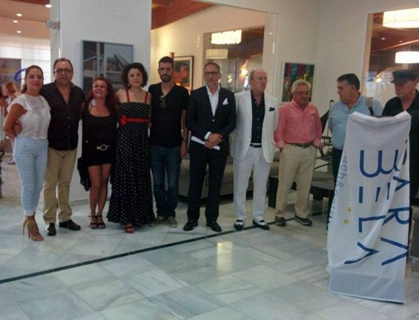 Diez artistas exponen sus obras en el hotel Carabela de Matalascañas