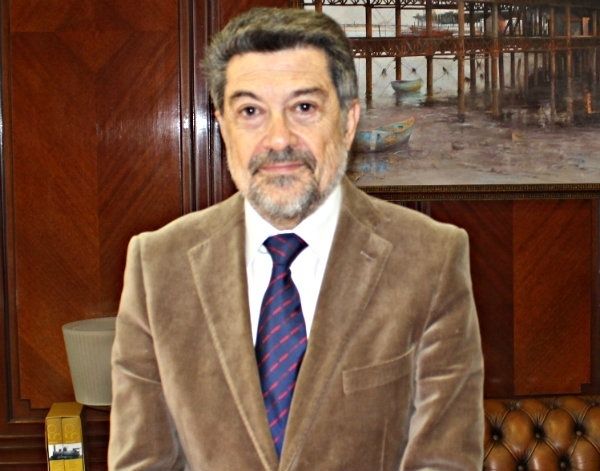 Barrero destaca las 'excelentes condiciones' del Puerto para acoger nuevas empresas del sector químico