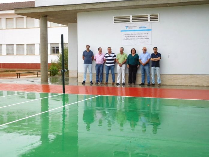Cementos Cosmos colabora en la rehabilitación de instalaciones deportivas en Niebla
