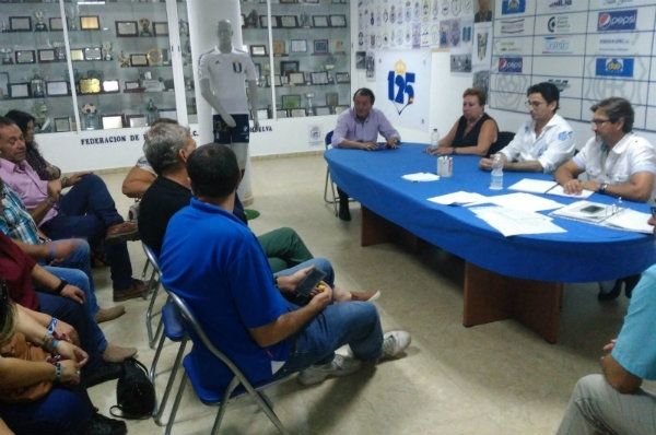La Federación de Peñas descarta el ofrecimiento del Ayuntamiento de tener a uno de sus miembros en el Consejo del Recre
