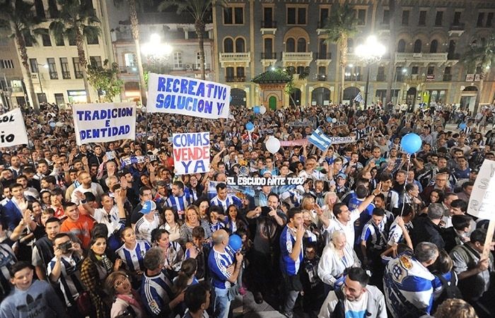 Se cumple un año de la histórica manifestación del Trust 'Huelva con su Recre' y seis del adiós de Francisco Mendoza