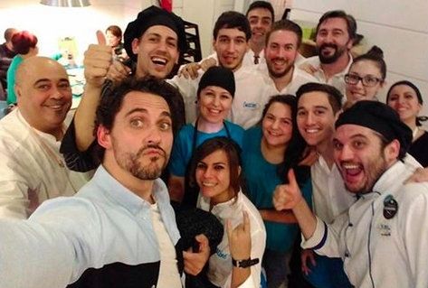 El runrún: Selfie (vestido) de Paco León en Huelva
