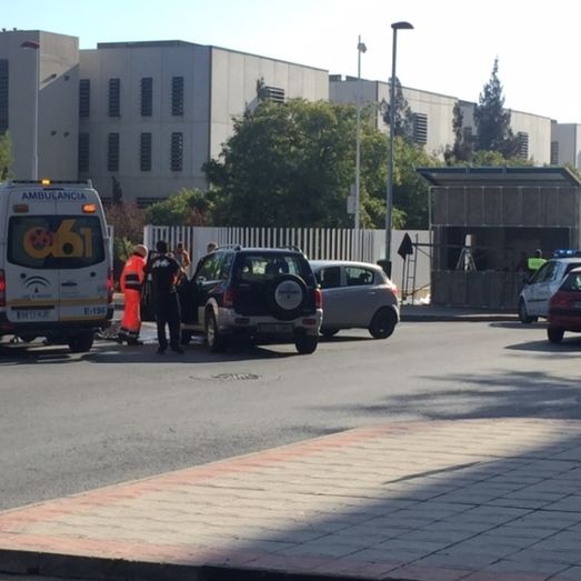 Tres heridos en una colisión frontal entre dos vehículos en la avenida 3 de Marzo de la capital