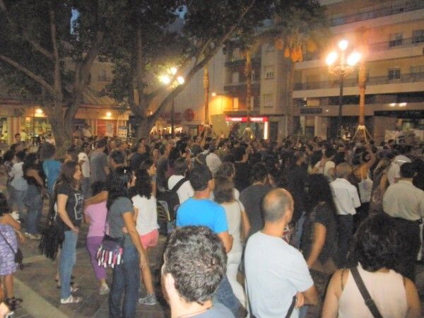 Más de 3.000 personas se manifiestan en Huelva por una democracia real