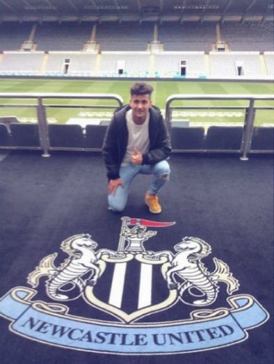 Juanito ya se pasea por St James Park
