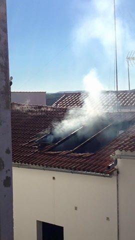 El Consorcio de Bomberos interviene en la extinción de un incendio en Cañaveral de León