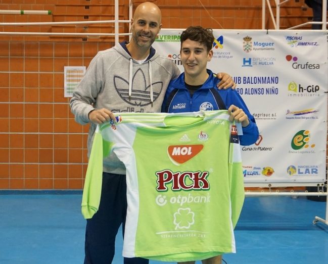 José Manuel Sierra celebra con el PAN Moguer la excelente salud de su cantera