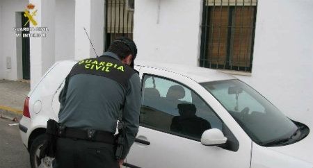 Un detenido acusado de practicar cinco robos en vehículos en Cartaya con el mismo 'modus operandi'