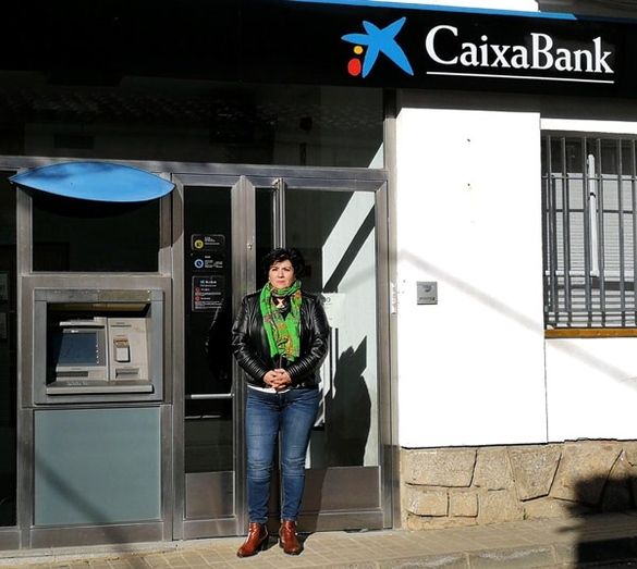 La alcaldesa de Cumbres de San Bartolomé denuncia el cierre “parcial” de una oficina bancaria