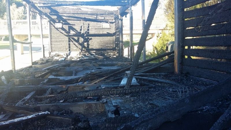 La Plataforma del Parque Moret exige al Ayuntamiento más vigilancia en la zona tras el incendio de la caseta del estanque