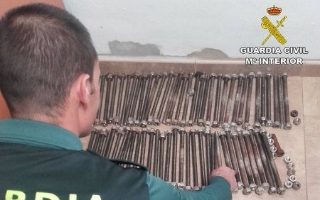 La Guardia Civil recupera piezas metálicas por valor de 3.500 euros que habían sido sustraídas en una industria de Palos