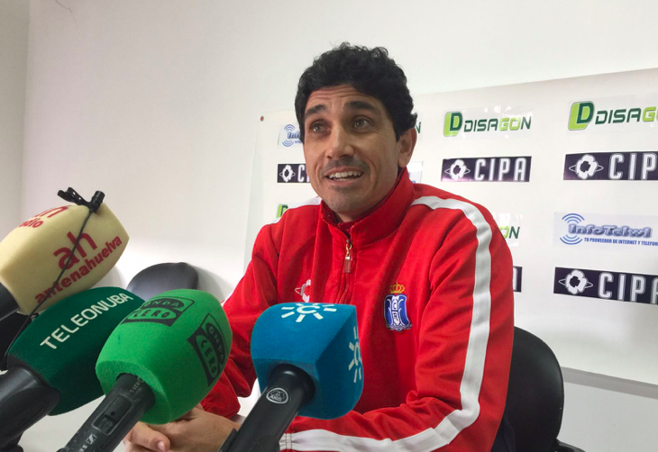 Pavón dice que la plantilla se hizo “a salto de mata” pero valora su “compromiso”