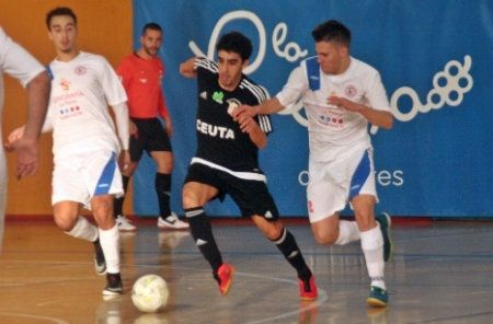 Un lanzado Almonte se lleva el derbi ante el Villalba