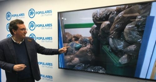 Manuel Andrés González se ensaña con la Junta mostrando fotografías de la situación higiénico-sanitaria del Juan Ramón Jiménez