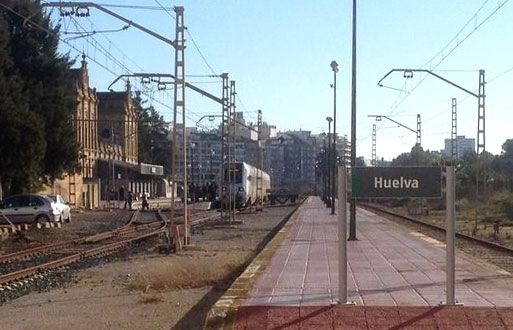 Una persona muere arrollada por el tren Sevilla-Huelva a un kilómetro de la estación onubense