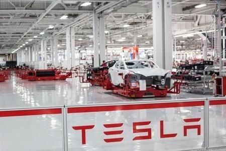 El alcalde envía una carta a la compañía Tesla ofreciéndole Huelva como sede de su factoría europea