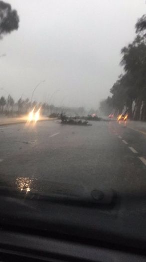 El viento y la lluvia comienzan a causar estragos en Huelva