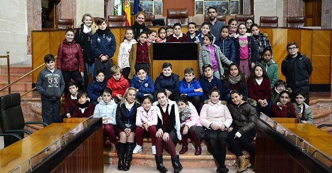 Los escolares de quinto de Palos visitan el Parlamento de Andalucía