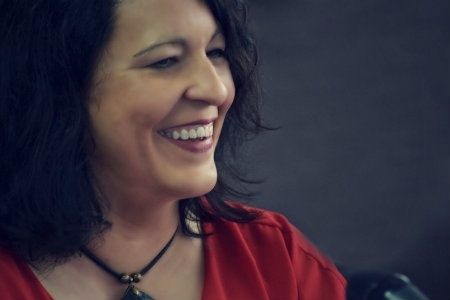 Carmen Martagón gana Cortoletraje con 'Entretelas de papel'