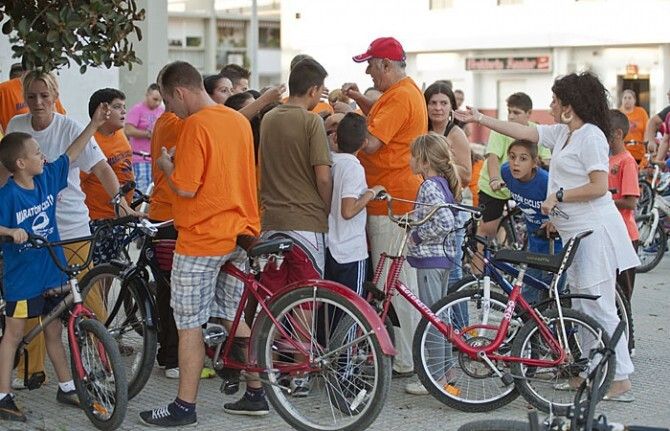El maratón ciclista de la Asociación Marismas del Odiel reúne a 200 participantes