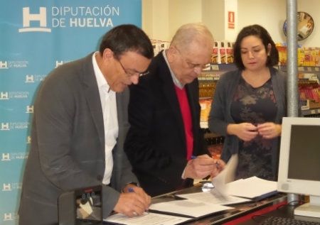 Más de 500 familias al mes acuden al economato social Resurgir