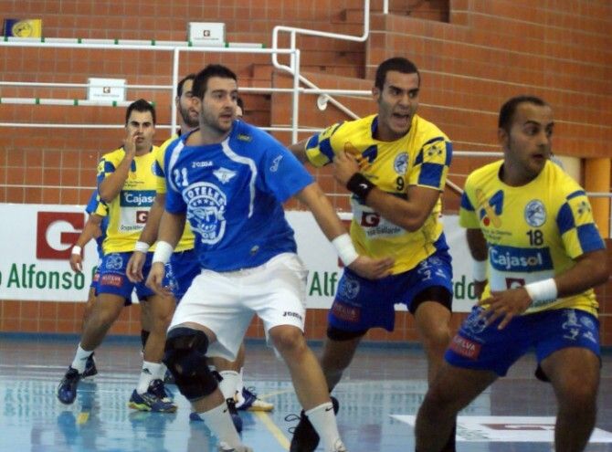 El PAN Moguer mide su ritmo demoledor al antagónico juego de Granada